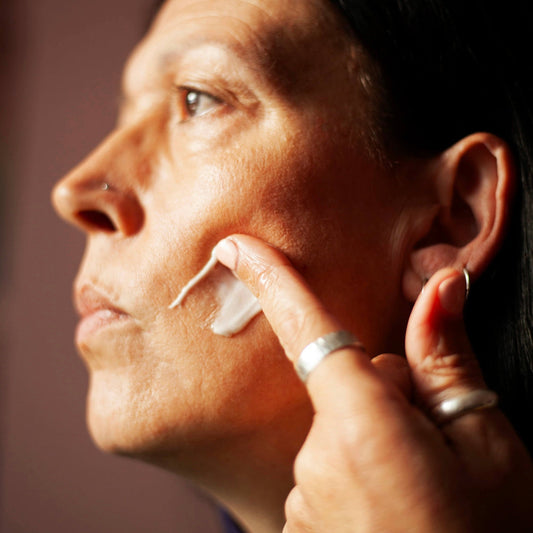 7 Everyday Habits That Quietly Damage Your Skin — And How to Fix Them Naturally